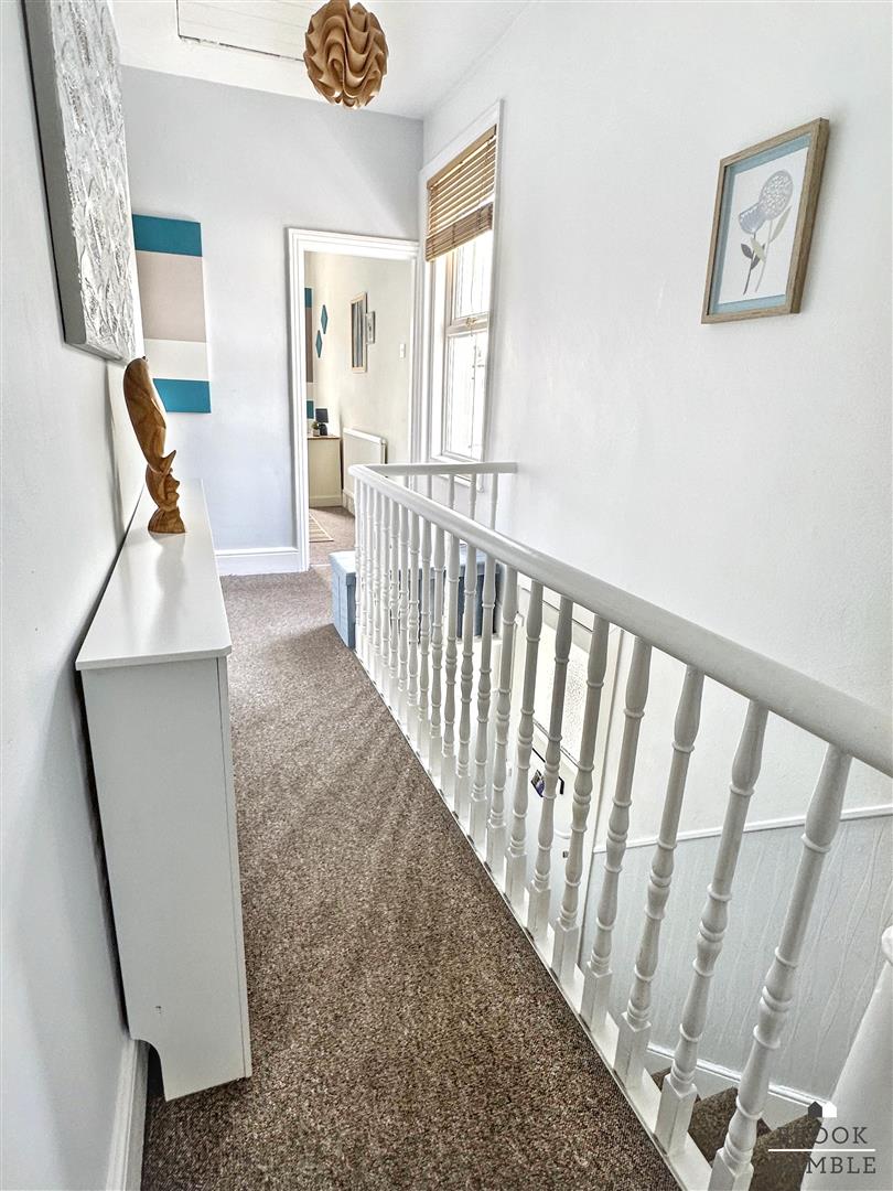 2 Bedroom Flat. Beach Road in Eastbourne,  14